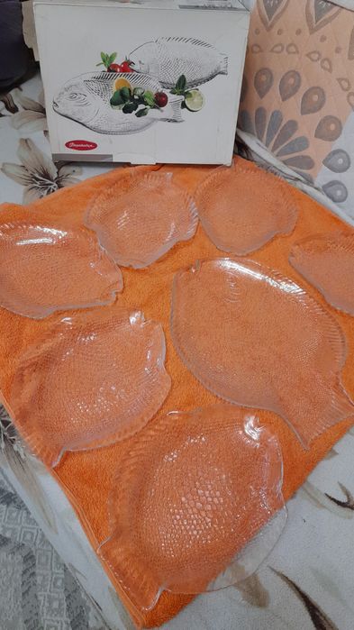 Продам набор тарелок