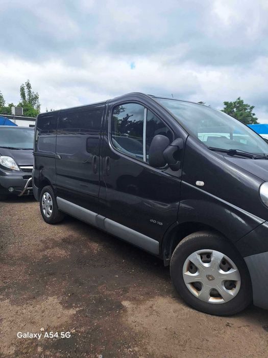 Vând Renault Trafic,