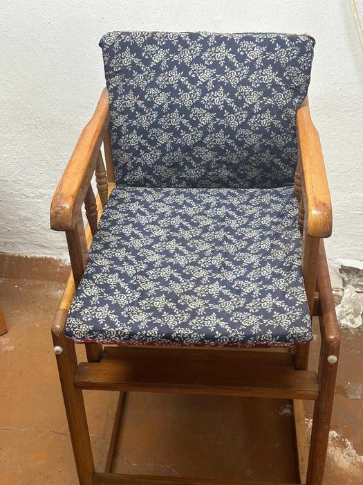 Детский столик со стулом