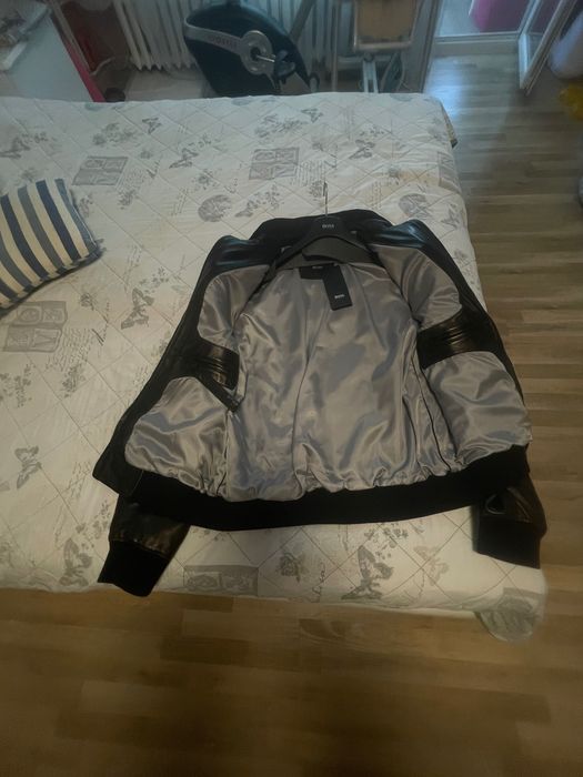 Кожено яке HigoBoss  номер 56 НОВО