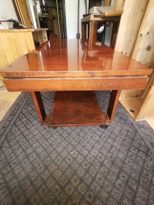 Дървена холна  маса