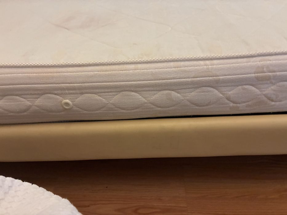 Pat pentru o persoana saltea cadou