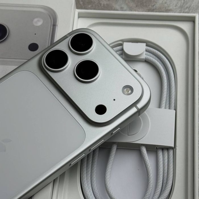 Iphone 17 pro silver