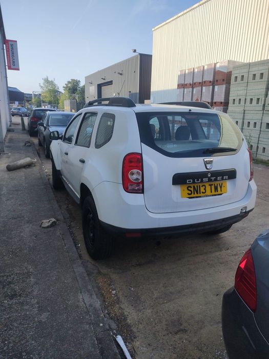 Dezmembrez Dacia Duster