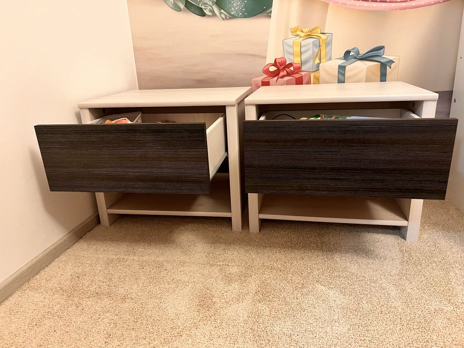 Set noptiere noptiera comoda culoare stejar alb si wenge