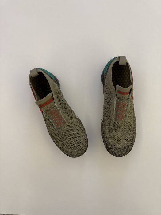 Nike Air VaporMax Moc 2 Neutral Olive Habanero Red