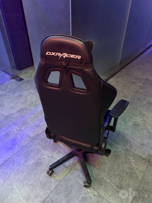 Игровое кресло DXRacer