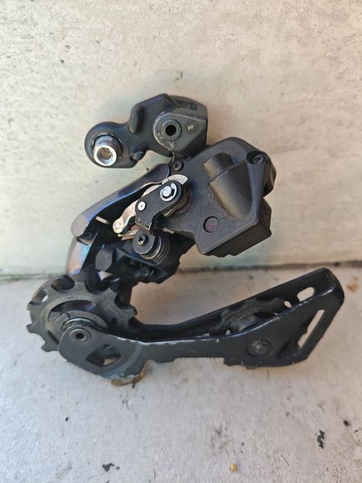 Заден дерайльор и kоманда Shimano Ultegra Di2 11ск.