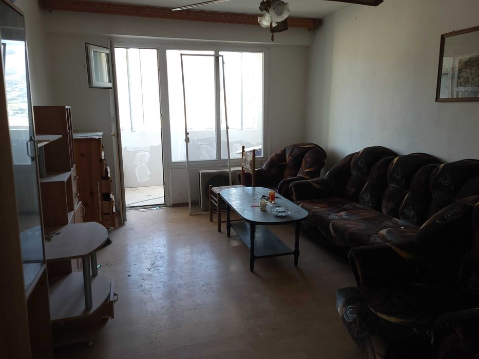 Продава четиристаен апартамент в гр.Пещера