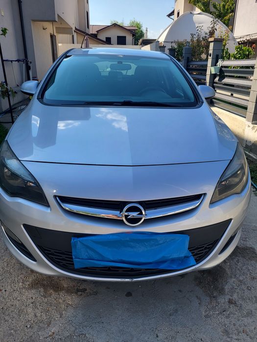 Vând Opel Astra j