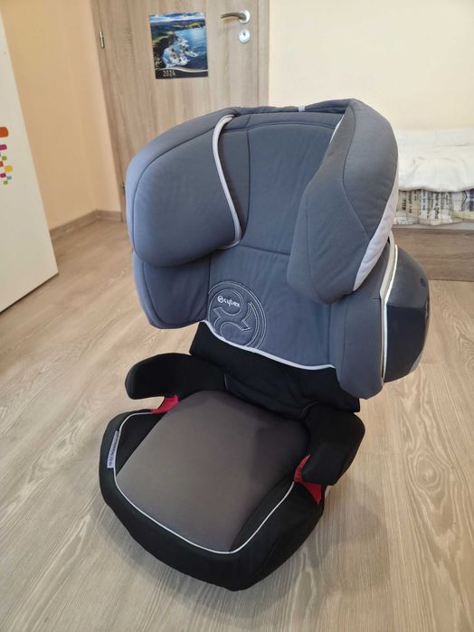 Продавам много запазено детско столче за кола Cybex Solution X2-fix