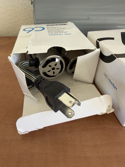 Set Becuri LED Auto C6 H4 - Noi (Lumină Albă 6500K, Plug & Play)