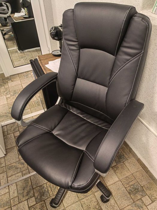 Кожени столове за салон