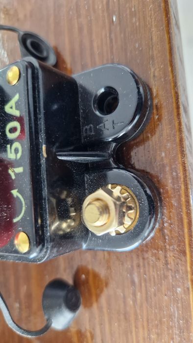Siguranța automata 150A curent continuu