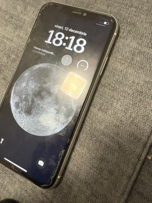 Vând  iPhone 11, cu sănătate 76%