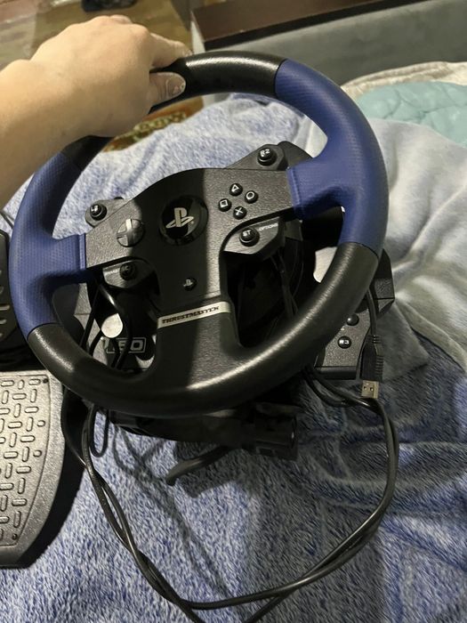 Игровой руль сатылады.