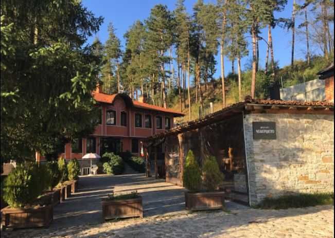 Продава се Хотел в Копривщица - 1000 кв.м за 680 €/кв.м - Снимка #1