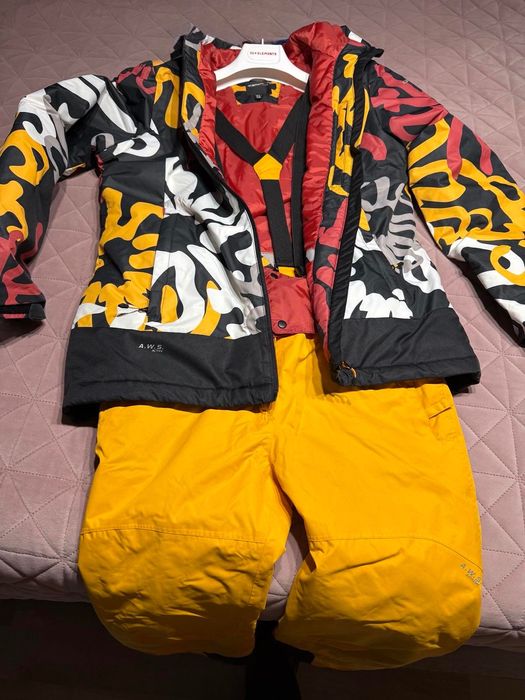 Ски екип ,плюс каска и очила