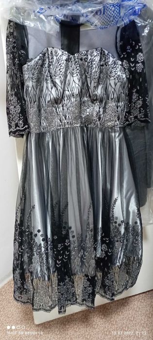 Цена за вечернее. А Свадебное платье  бесплатно