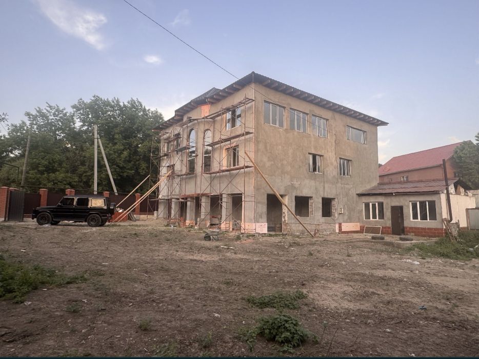 Продам дом на материал 2 и 3 этаж