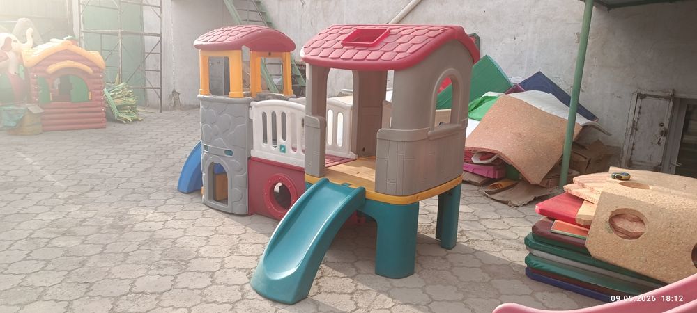 Продам б/у детский домик- горка