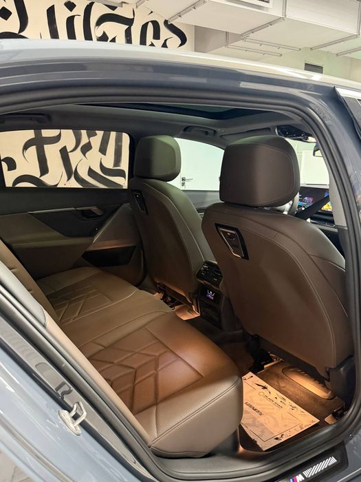BMW i5 
MSport eDrive 35L