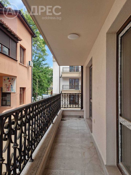 Двустаен апартамент, Център, 71 кв.м., ет. 2/6, нов, с акт 16