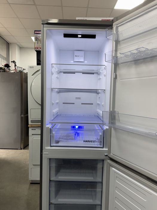 Хладилник с фризер Beko No Front