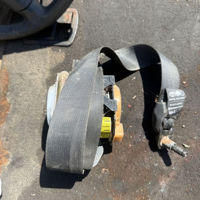 Преден десен колан за Toyota Avensis T25 73210-05050