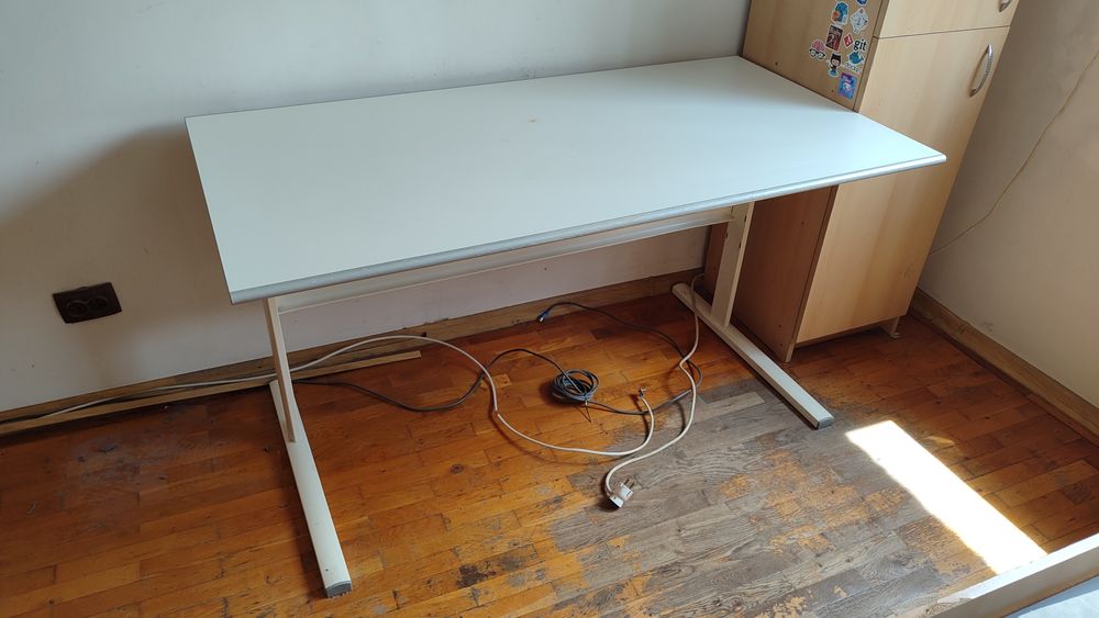 Birou Ikea Fredrik și noptiere