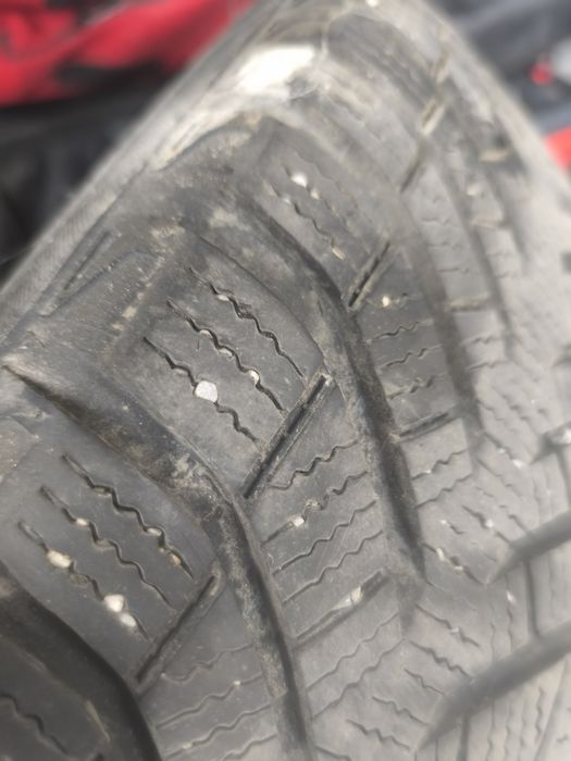 2 броя зимни гуми 175 / 65 / 14