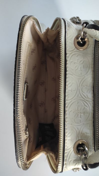 Оригинална дамска чанта Guess