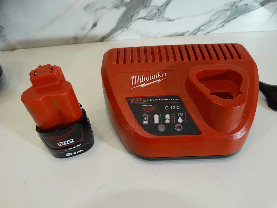 Milwaukee M12 BS - Лентов трион / банциг
