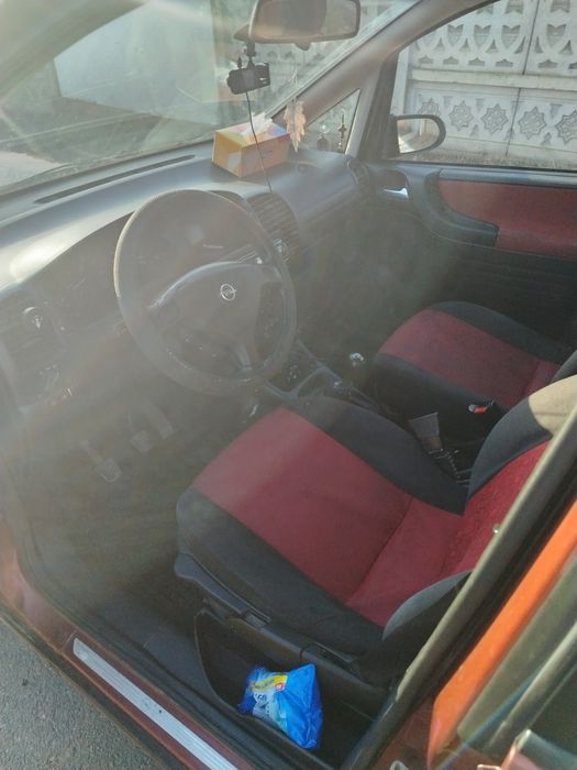 Vând Opel zafira A