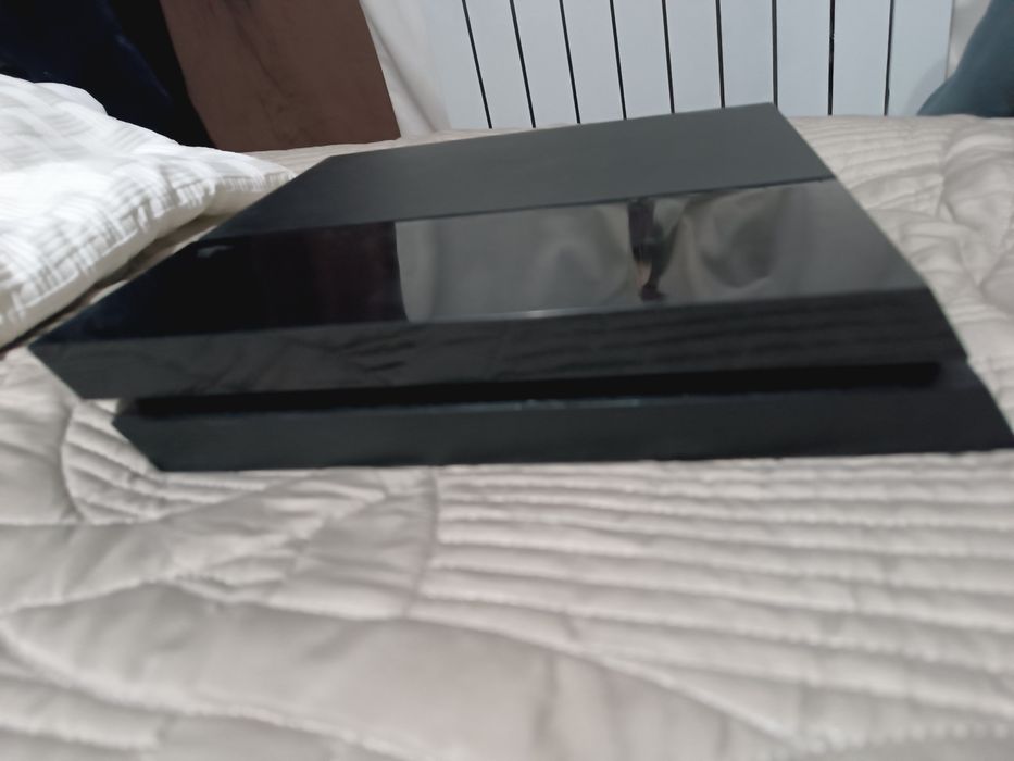 Плейстейшен 4 продам