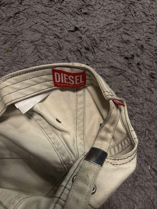 Diesel шапка носена от V:rgo на партито с  MBT