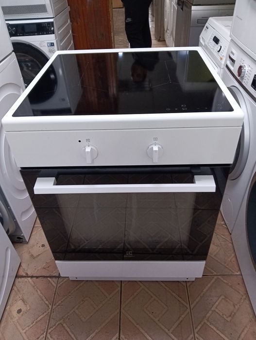 Печка с индукционни котлони Elektrolux с 2 години гаранция!