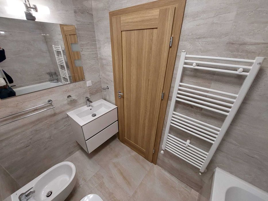 apartament 3 camere de inchiriat