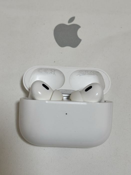 Apple Gift Box: iPhone 15 + MacBook Air M1 + AirPods Pro 2