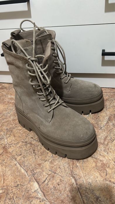 Продам ботинки зимние