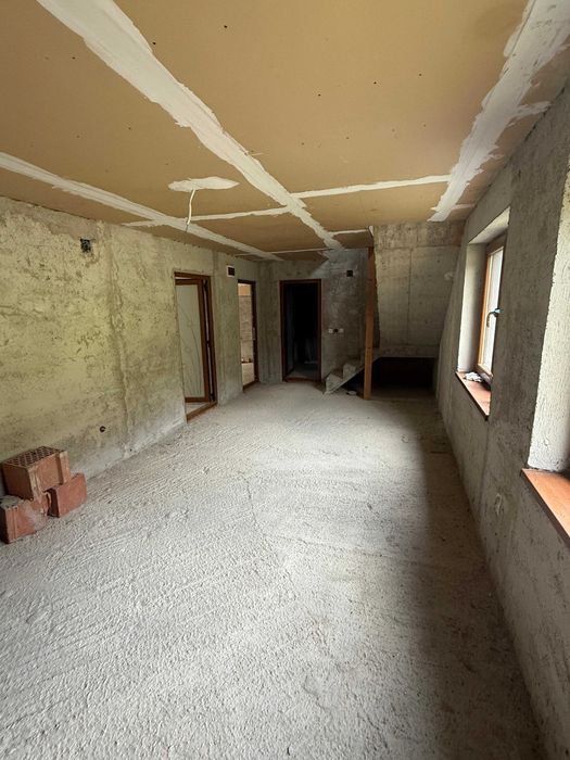 Casă de vânzare la munte, 5 camere, curte mare, garaj jud. Neamț, aproape de Mănăstirea Pângărați
