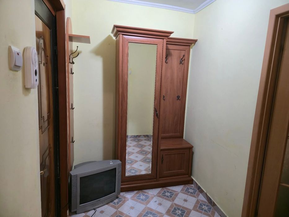 Închiriez apartament cu doua camere pe str Banca-Națională