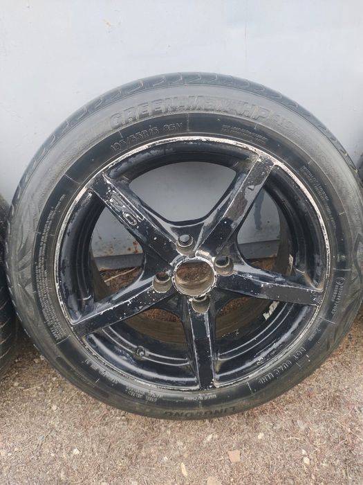 Продам тинатоныве диски с шинами