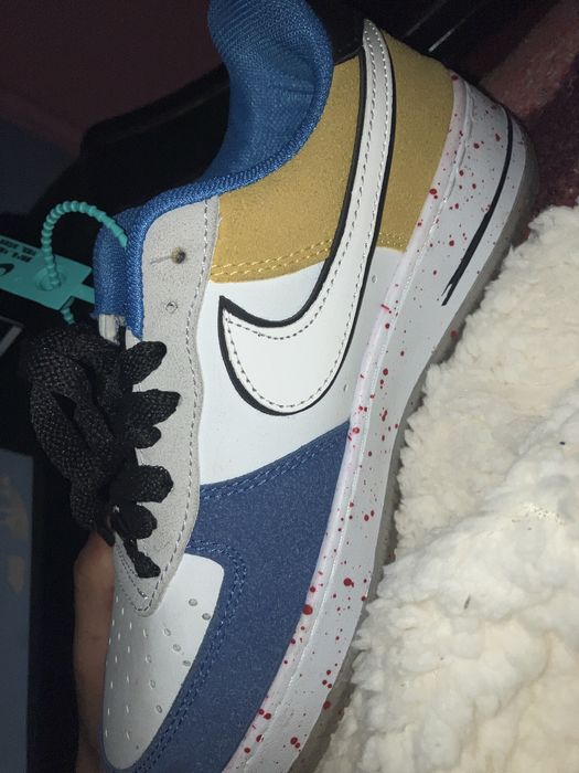 Vand adidasi NIKE air force 1 07 LV8”what the LA