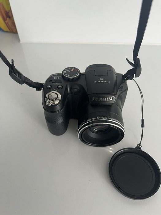 Fujifilm FinePix S (14 MP, 18x Zoom) – bridge фотоапарат