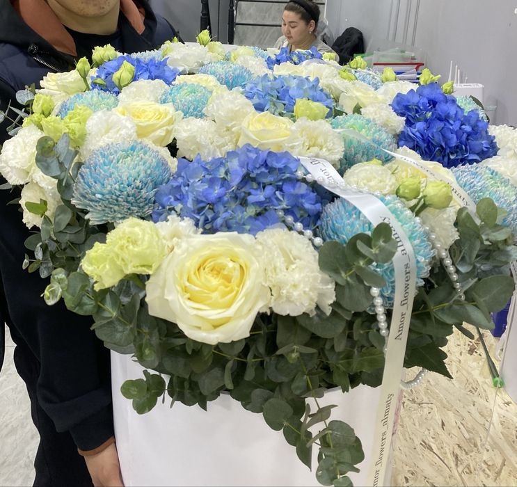 Продаю большой карзинку цветы