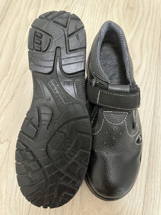 Продам спец обувь ботинки
