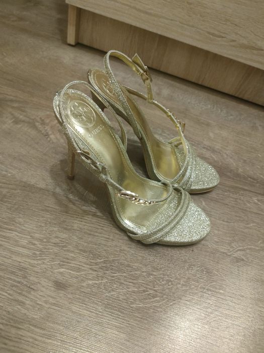 Босоножки женские