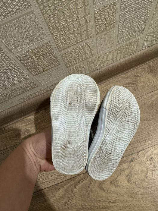 Продам детскую обувь