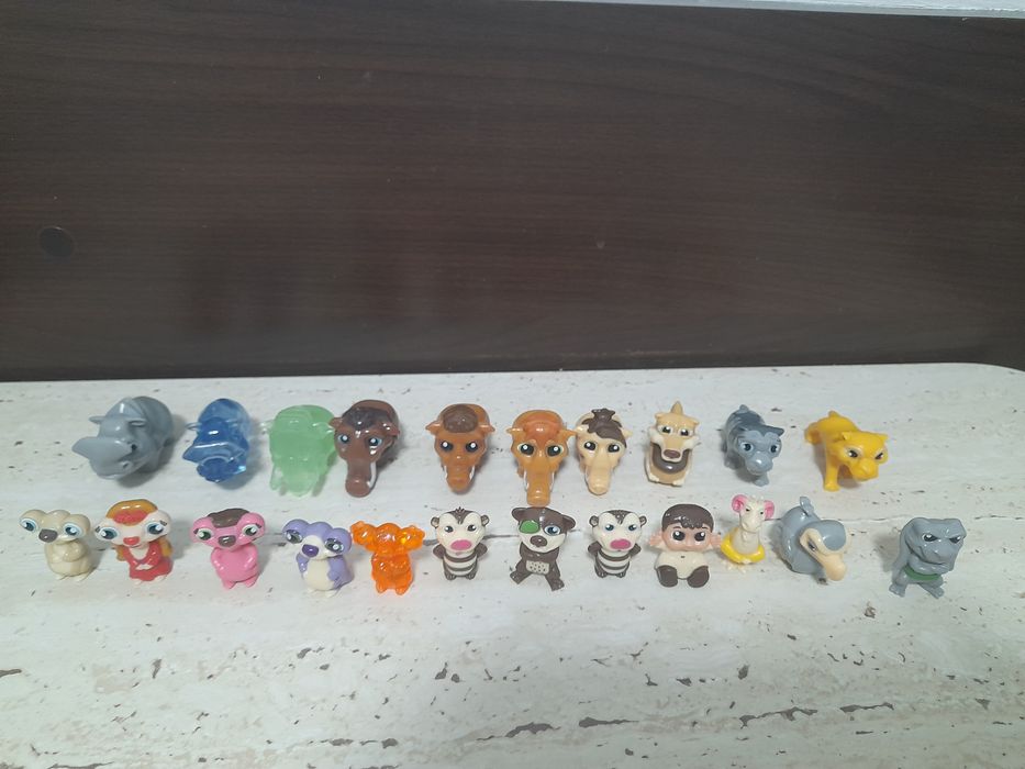 Toată  colecție 22  Figurine